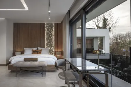 5 minutes to lake, Family friendly, enjoy with heated pool, barbecue, fireplace Отели в г. Rustempasa Mahallesi