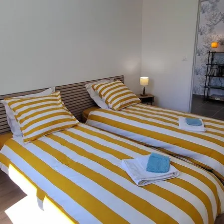 House on foot in Paimpol Отели в г. Пемполь