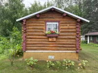 Cozy historic log cabin in downtown Talkeetna with WiFi