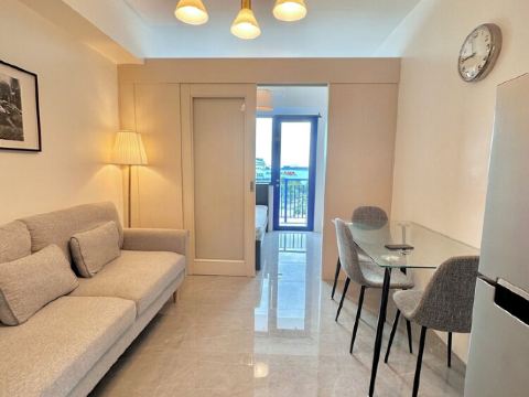 Cozy 1BR Condo w/ balcony - SM MOA view!