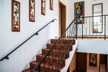 Family style villa, close to the beach with private pool Отели в г. Neptun