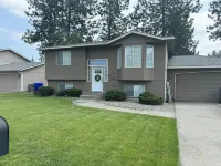 4-bed 2.5 bathroom in North Spokane with fitness room, WiFi, AC
