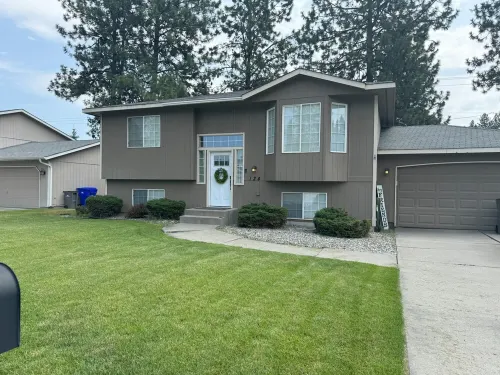 4-bed 2.5 bathroom in North Spokane with fitness room, WiFi, AC
