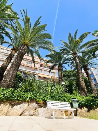 Home2Sea - Studio Cabin, Pool, Garden, 2 Adults + 3 Children