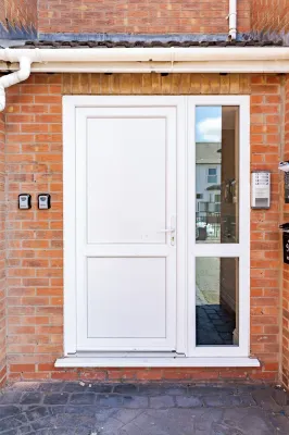 Stylish 2BR Apartment • Free Parking • Near WBA Stadium Hotels in Smethwick