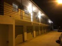 Simple cozy & efficient apartment in fabulous St. Petersburg Các khách sạn ở Lealman