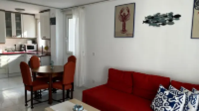 Cozy, very comfortable, very close to the beach.