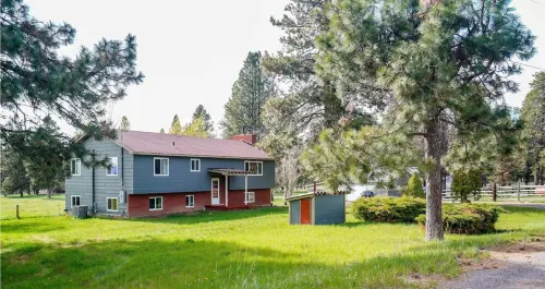 Charming 3-bedroom house with AC, WiFi in welcoming Chiloquin