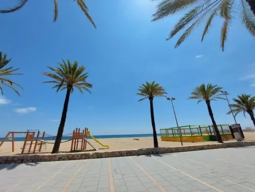 Cozy apartment on the beach Hotels in Calafell