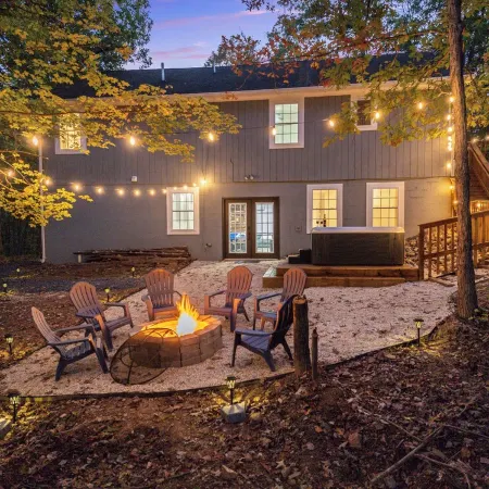 Spacious Getaway: Nature, HotTub, GameRoom & Dogs