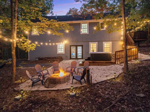 Spacious Getaway: Nature, HotTub, GameRoom & Dogs