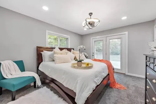 NEW! Warren Woods Pool Retreat on private 5 acres, new large heated pool & hotub