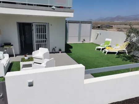 Concerts. Beaches. Partys Kaysurfing. Winsurfing. Snorkeling. Barbacue, more. Отели рядом с достопримечательностью «Terminal B of Tenerife South Airport»