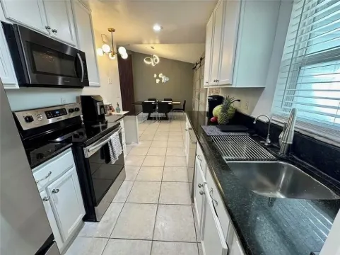 Charming 2-bedroom house in enchanting Casselberry with AC Hotels in Casselberry