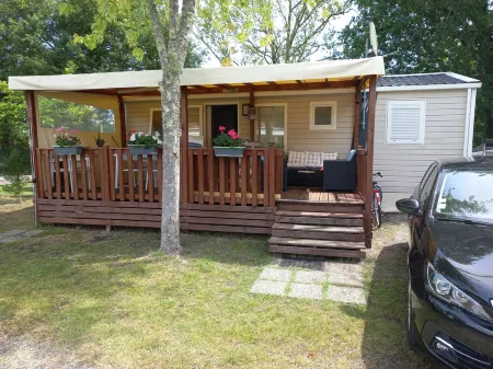 3-bedroom mobile home on the shores of Lake Biscarrosse