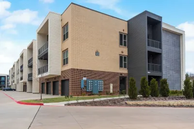 25% OFF MCK228 - 1BD Apt, Pool, Gym, HWY121 - McKinney Hotels near Village Smiles Dentistry and Orthodontics