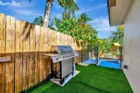 Fort Lauderdale Family Villa, Heated Pool, Playground, Fire Pit Near Beach.