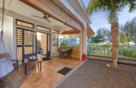 Charming 1 bedroom studio sea front and  huge  creole garden with AC, WiFi Hotels in Port Louis