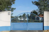 A Casa do Pinheiro tem uma Área de 5.000m2 com Piscina Các khách sạn ở Santa Maria do Castelo