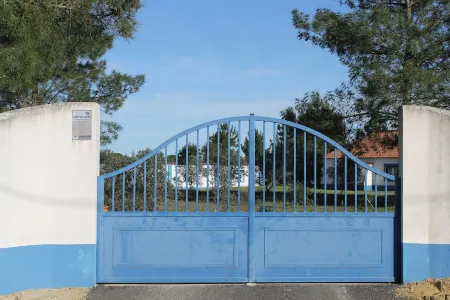 A Casa do Pinheiro tem uma Área de 5.000m2 com Piscina Отели в г. Санта-Мария-ду-Каштелу