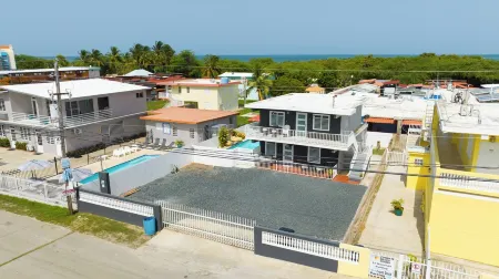 R&V Combate Beach House 1 with Pool