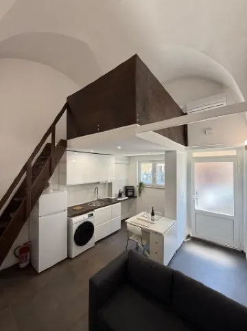 Star-vaulted studio apartment 50 meters from historic center, ideal for couple