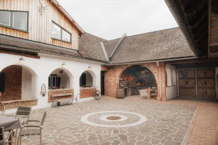 Four-manor house with 5 apartments Отели в г. Гемайнде Санкт Мартин ан дер Рааб