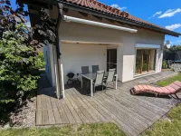 Black Forest vacation home Strauch surrounded by great hiking trails and excursion destinations ユーリンゲン＝ビルケンドルフのホテル