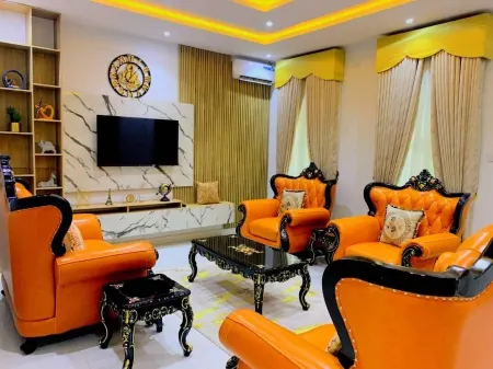 DFW Abodes Luxury Home Отели в г. Акуре