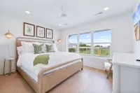 Waterfront Marina and Cozy Pool - Luxurious Coastal Retreat Hotels in Georgetown