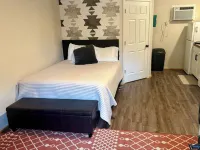 Pet friendly cabin in quiet Plainview with WiFi, AC Hotels in Plainview
