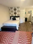 Pet friendly cabin in quiet Plainview with WiFi, AC
