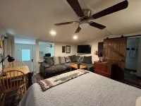 Nestle Inn-centrally located-walk to historic town Square-Big Rocks park & more