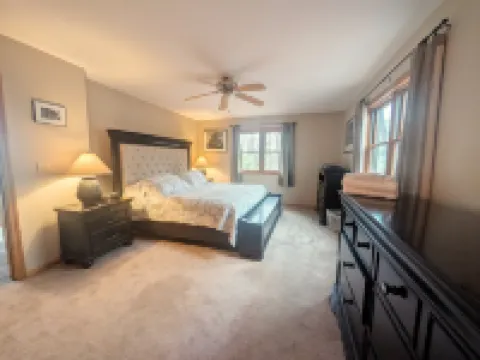 Hot Tub and Resort Amenities - Beautiful Alpine Getaway