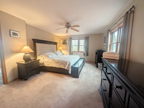 Hot Tub and Resort Amenities - Beautiful Alpine Getaway