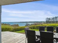 "Peetu" - 200m to the Fjord Hotels in Hurup