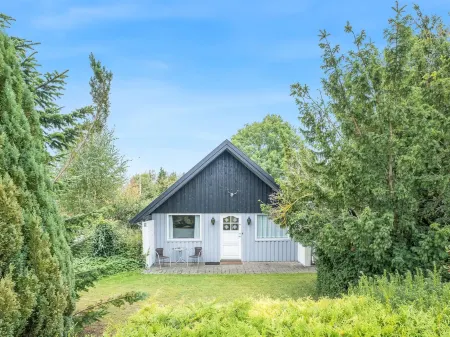 "Frida" - 125m from the sea Отели в г. Стевнс