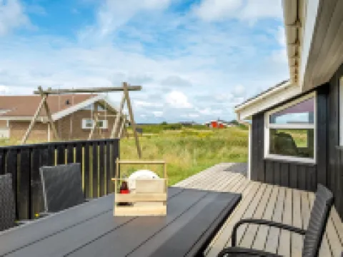 "Fanni" - 460m from the Sea