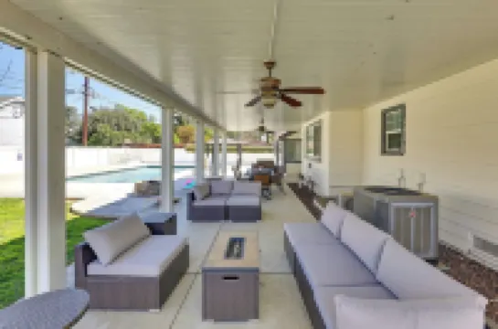 4 ไมล์ ถึง ดาวน์ทาวน์: ริเวอร์ไซด์ เจ็ม ที่มี สระว่ายน้ำ & ห้องเกม