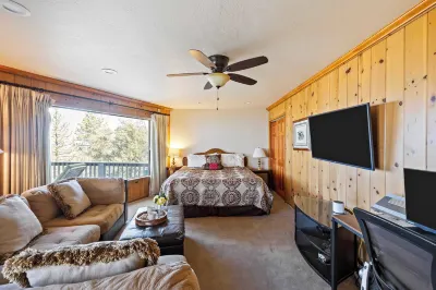 6Bdr Group Retreat Decks w Incredible Views Starry Heights by AvantStay Hotels near Lake Arrowhead Branch Library