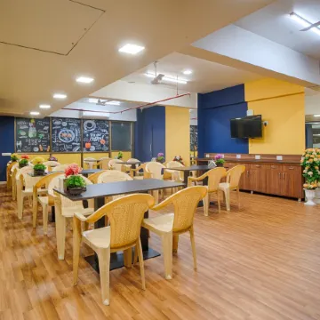 Hotel Shital Inn Отели рядом с достопримечательностью «Торговый центр Alpha One»
