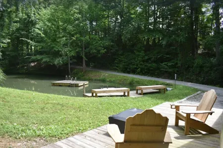 Secluded cabin perfect getaway for couples or ideal for small families!