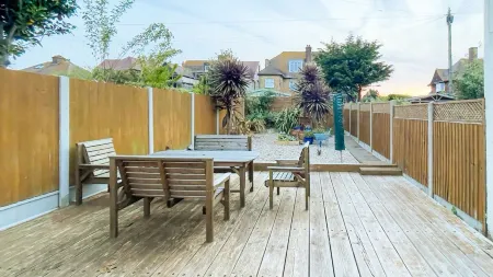 Stylish Margate Coastal Home & Parking by Adliv