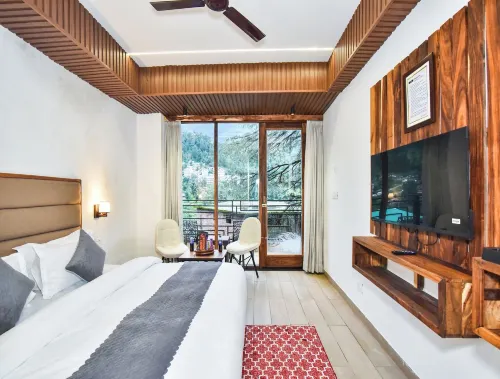 La Riqueza Koala Inn Mcleod Ganj - Mountain View Rooms with Balcony - Near to Mall Road