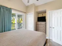 Beach House Getaway - Kayaks - 2Br 2.5BA Coastal Villa Hoteles en Duck Key