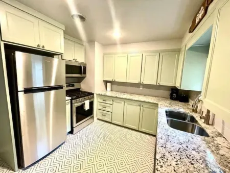 Just like HOME! Comfy KING bed, REMODELED! CLEAN! Отели в г. Роджерс