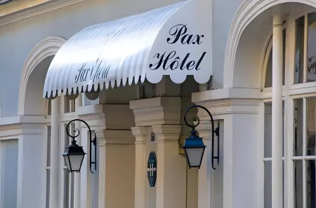 Hotel Pax Opera