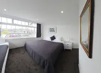 Kiwi As Guest House - Homestays