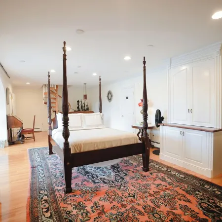 Spacious Waterview Home - Spa, Pool Table & Fireplaces – for Families & Reunion