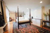 Spacious Waterview Home - Spa, Pool Table & Fireplaces – for Families & Reunion